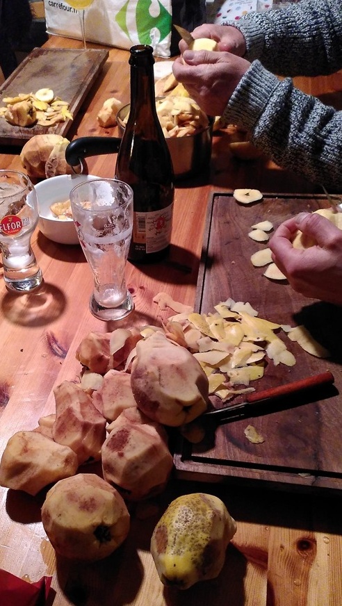 Coings au coin du feu